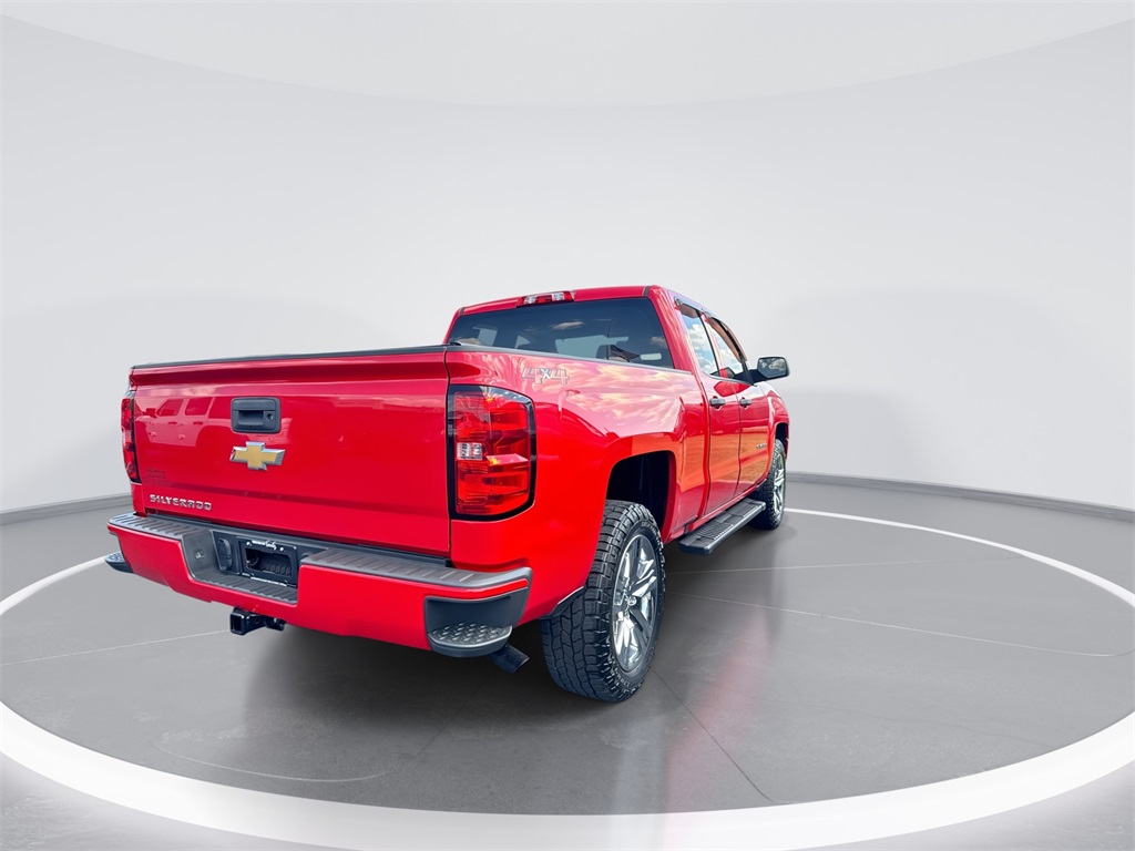 2018 Chevrolet Silverado 1500 Custom photo 8