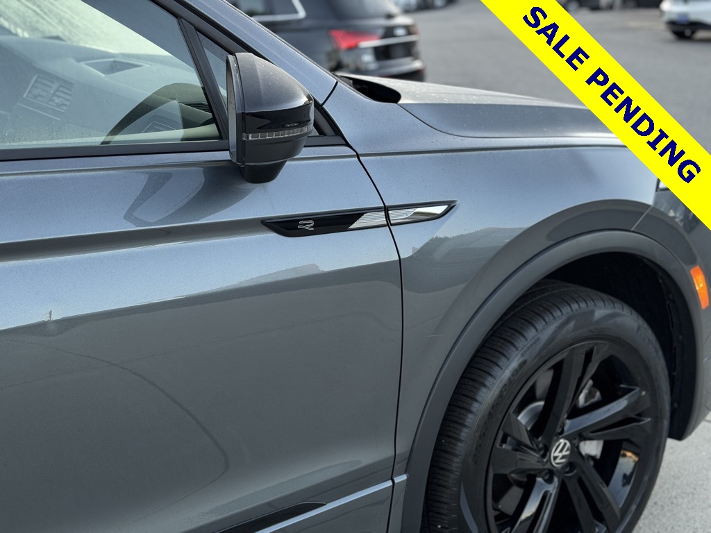 2024 Volkswagen Tiguan SE R-Line Black photo 4