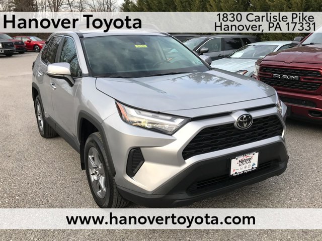 2025 Toyota RAV4 XLE's photo