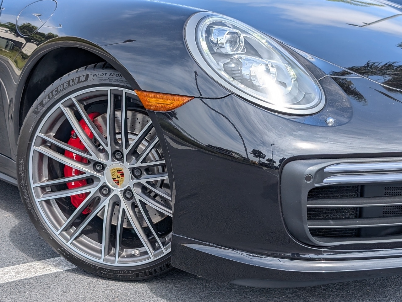 2017 Porsche 911 Turbo photo 2