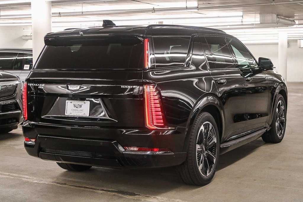 2026 Cadillac Escalade Sport photo 3