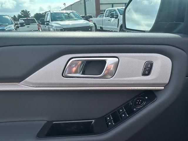 2025 Ford Explorer photo 23