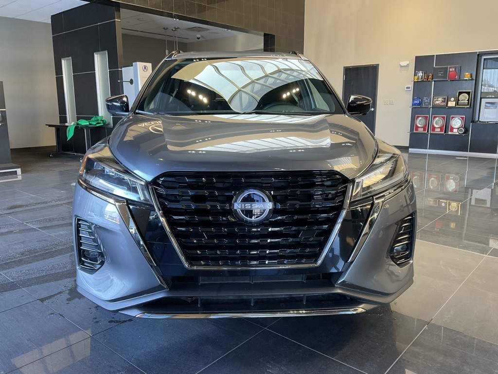 Used 2024 Nissan Kicks SR with VIN 3N1CP5DV4RL488836 for sale in Kansas City