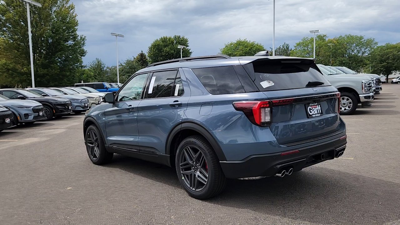 2025 Ford Explorer ST photo 8