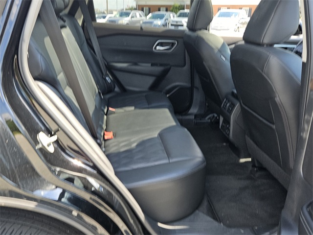 2023 Nissan Rogue Platinum photo 16