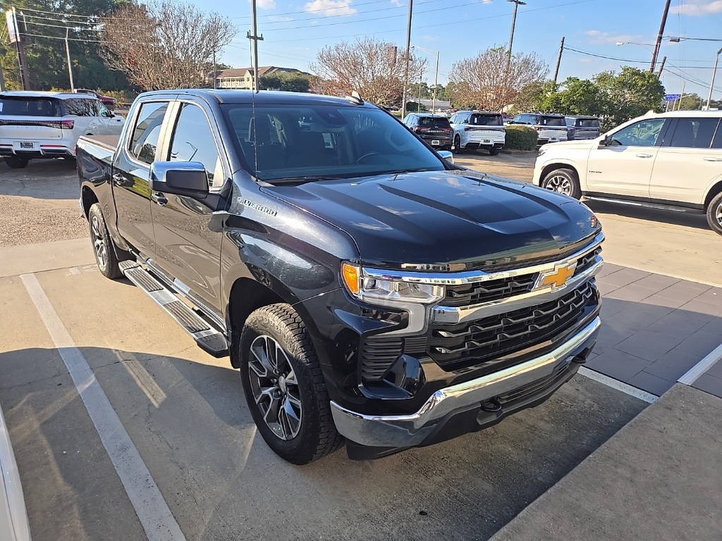 2023 Chevrolet Silverado 1500 LT photo 3