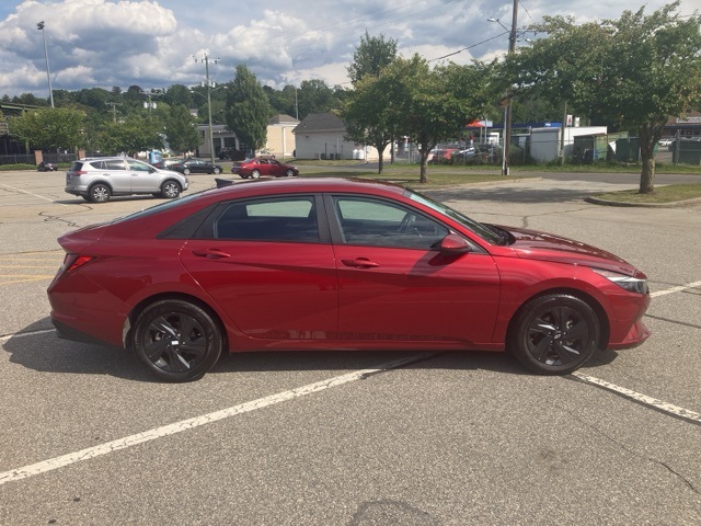 2023 Hyundai Elantra SEL photo 4