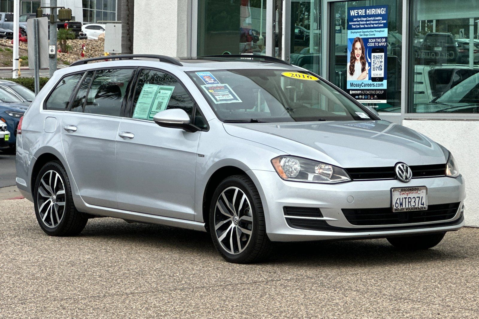2016 Volkswagen Golf SportWagen TSI Limited photo 2