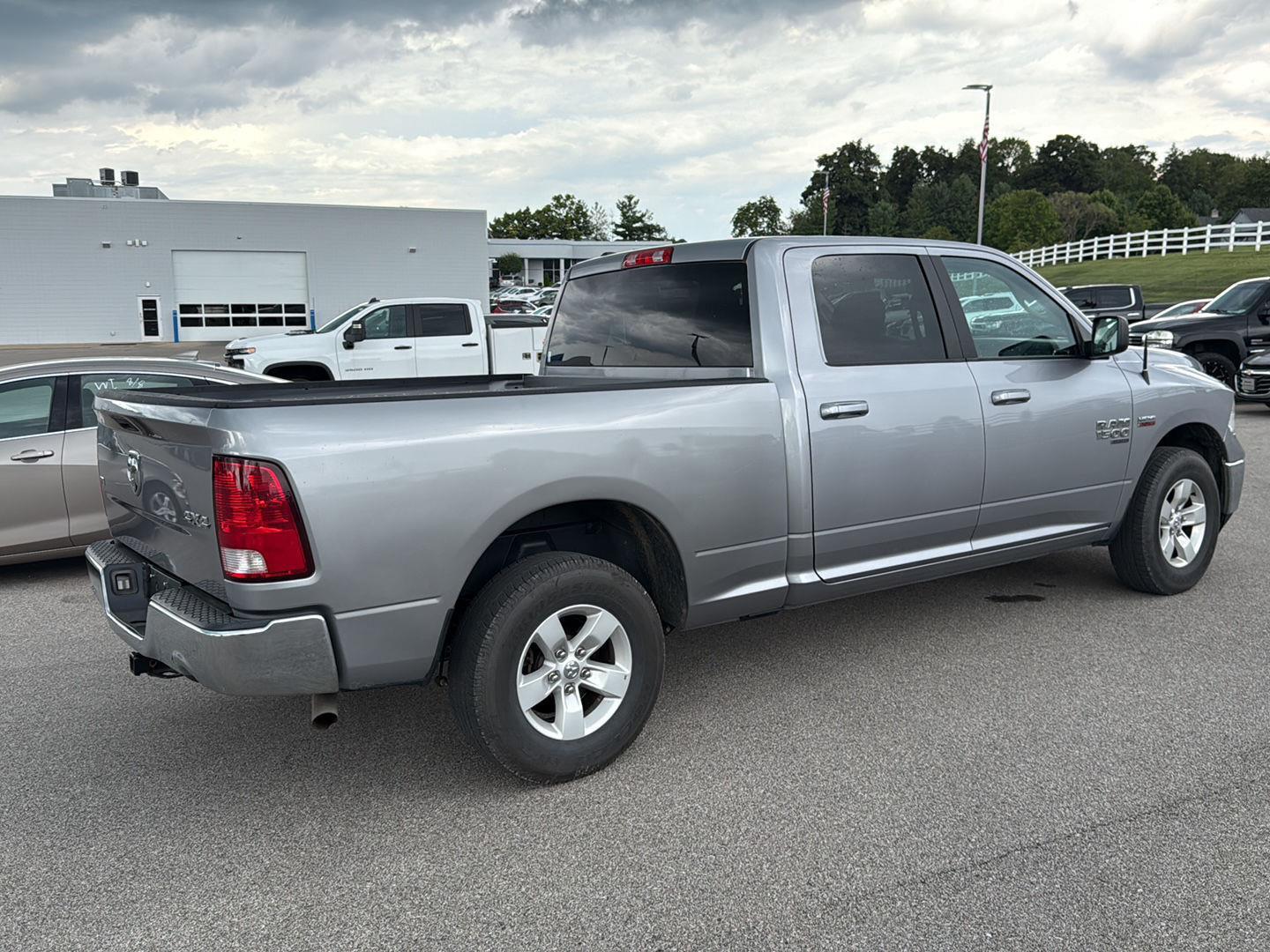 2021 Ram 1500 Classic SLT photo 4