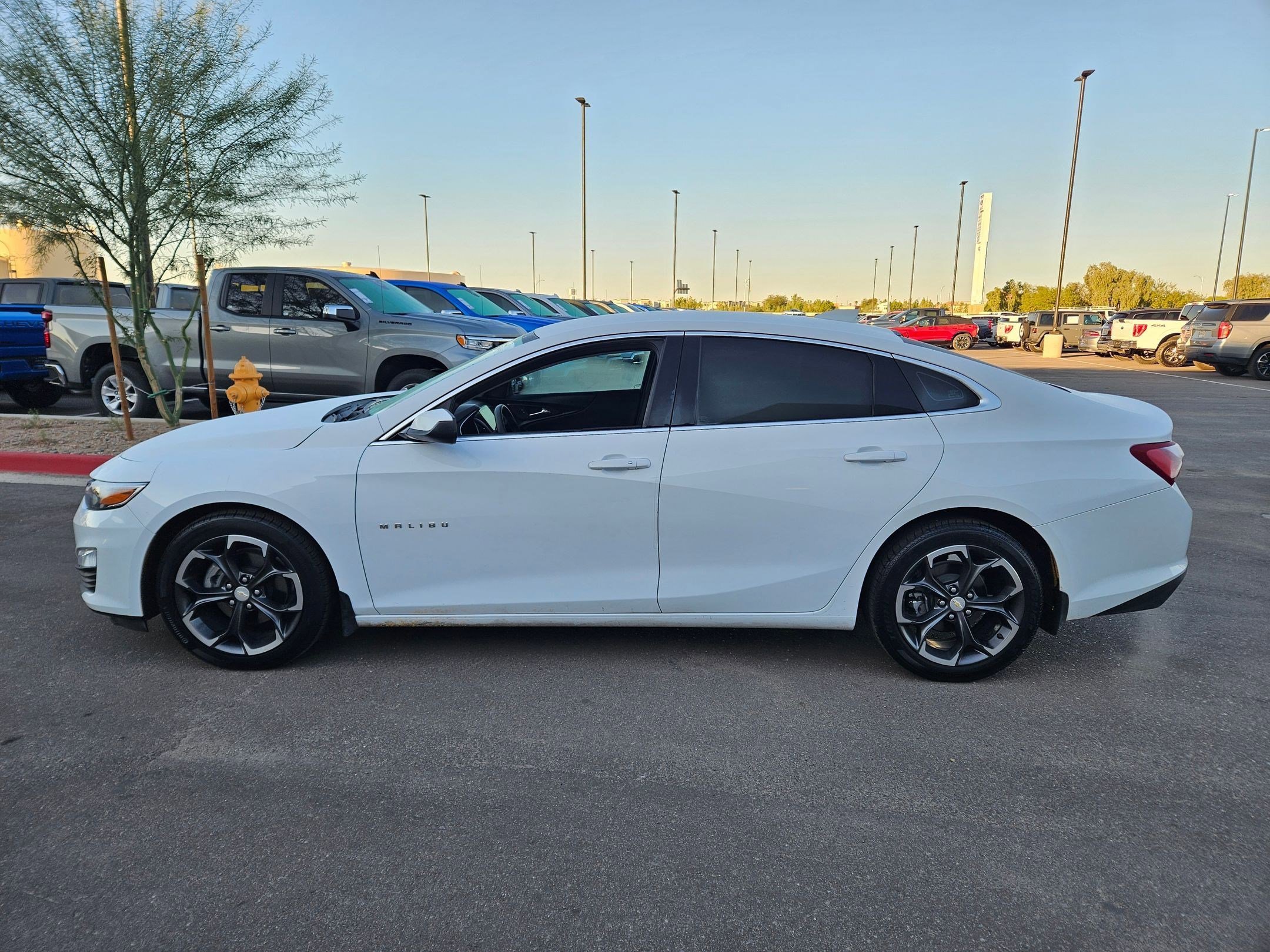 2022 Chevrolet Malibu 1LT photo 2