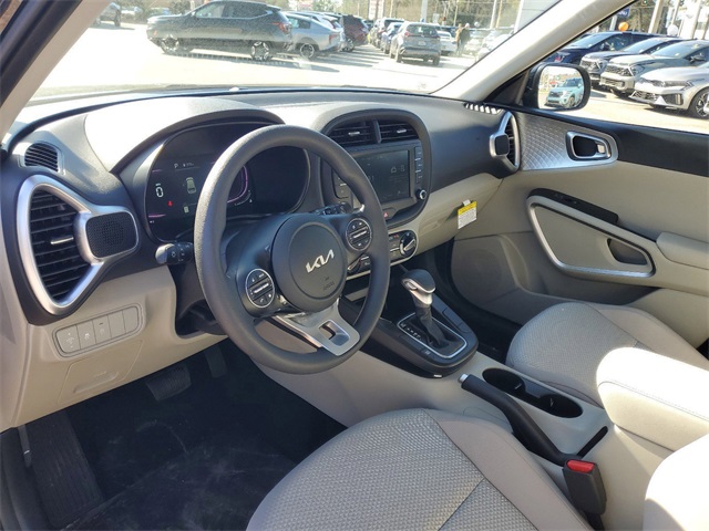 2025 Kia Soul LX photo 6