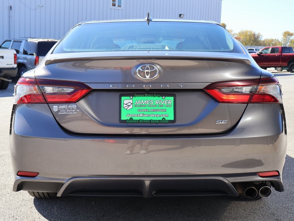 2021 Toyota Camry SE photo 4