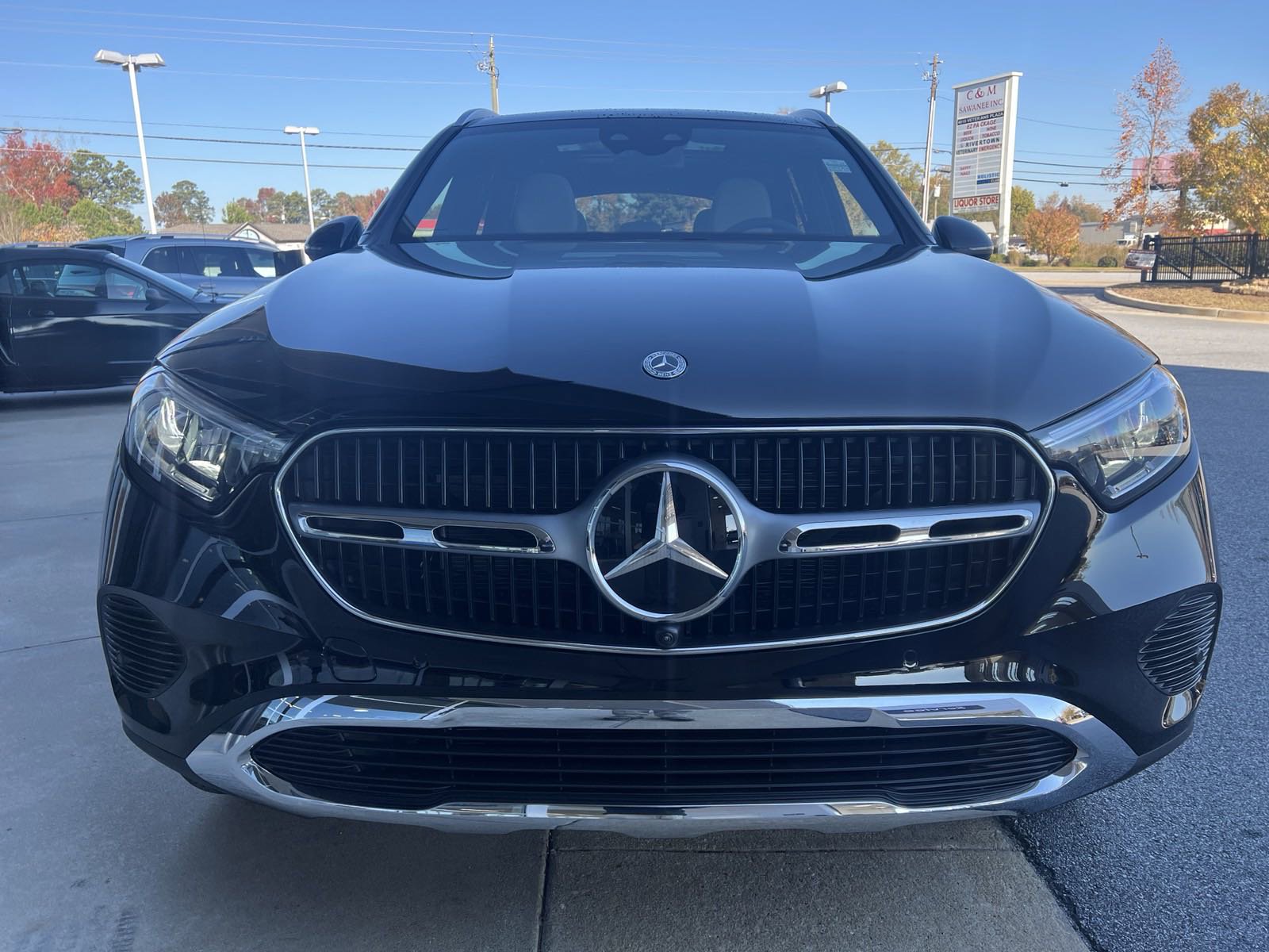 2025 Mercedes Benz GLC 300 photo 4