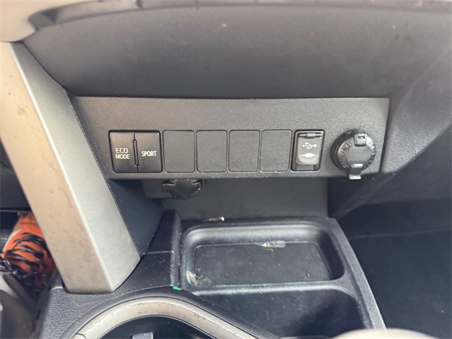2017 Toyota RAV4 XLE photo 25