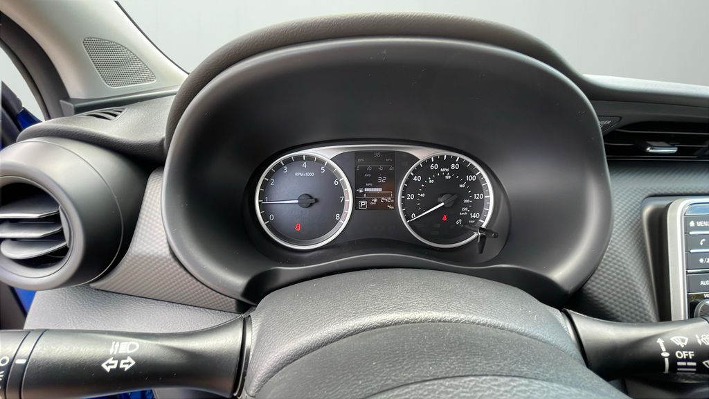 2025 Nissan Kicks Play S photo 12