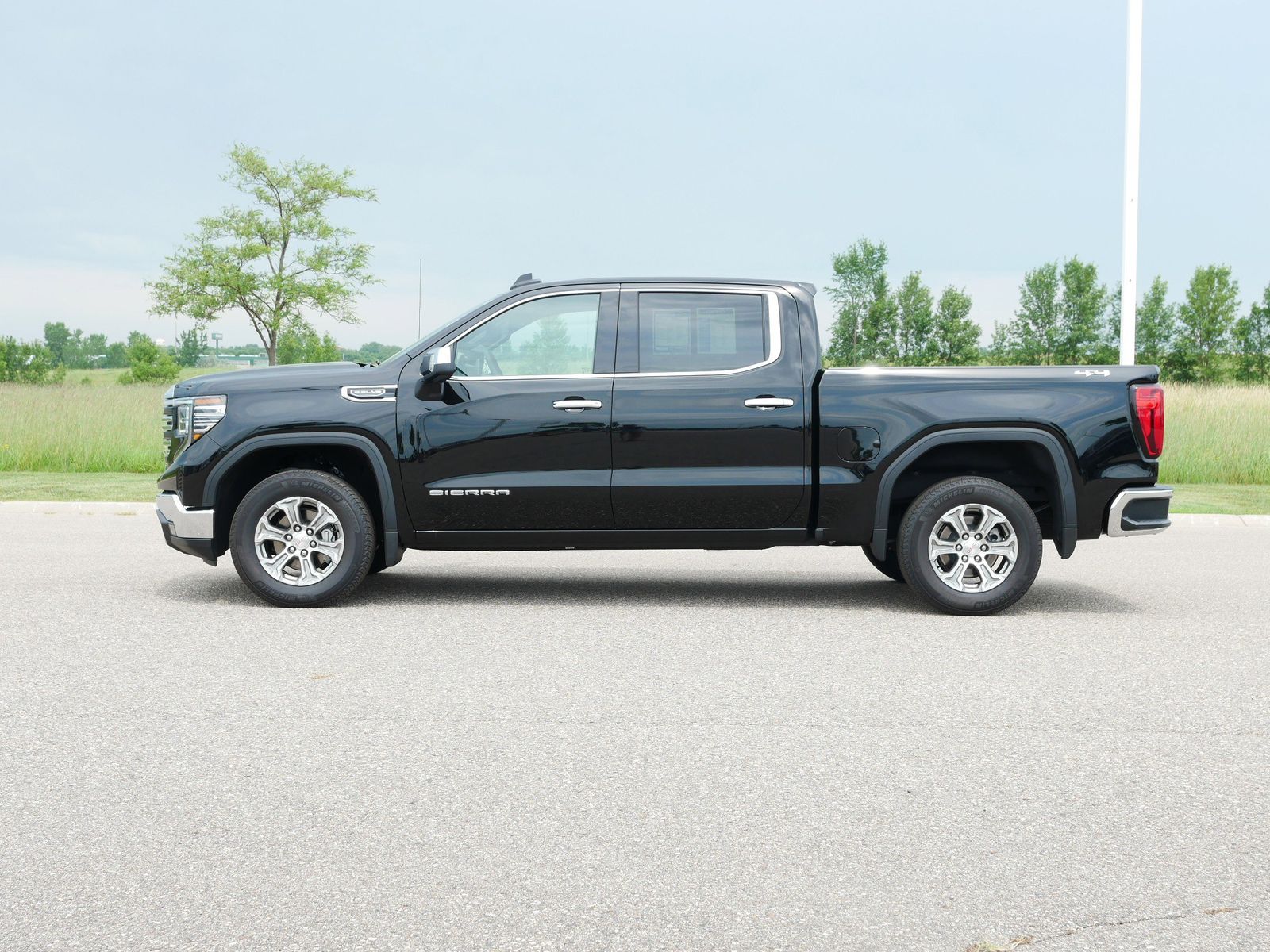 Used 2024 GMC Sierra 1500 SLT with VIN 3GTUUDED4RG387783 for sale in Willmar, Minnesota
