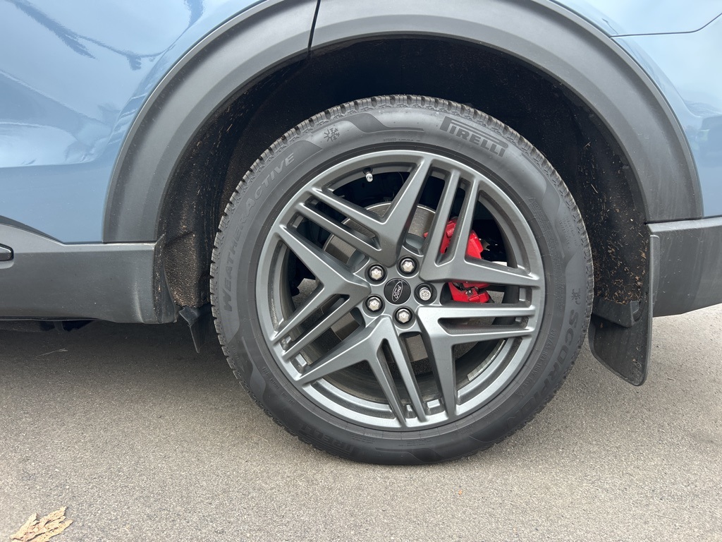 2025 Ford Explorer ST photo 2