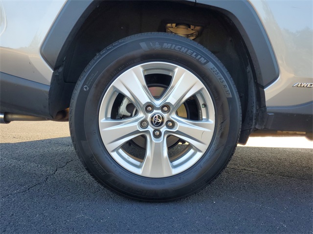 2021 Toyota RAV4 Hybrid XLE photo 7
