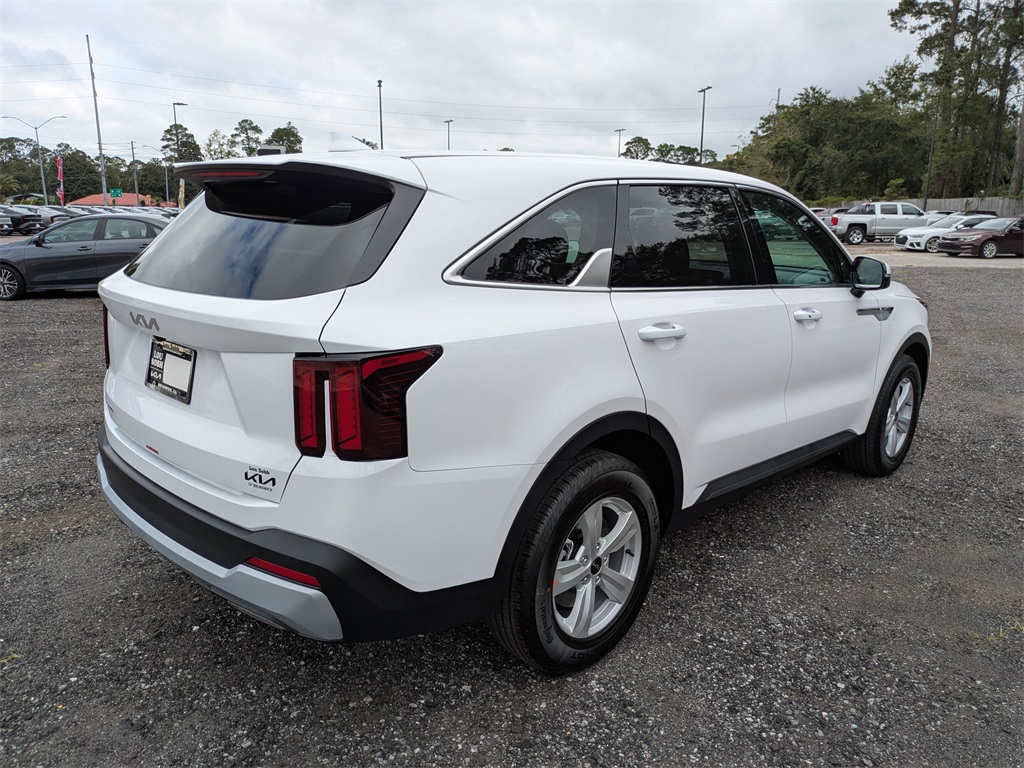 2026 Kia Sorento LX photo 2