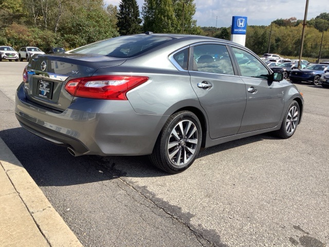 2017 Nissan Altima 2.5 SV photo 4