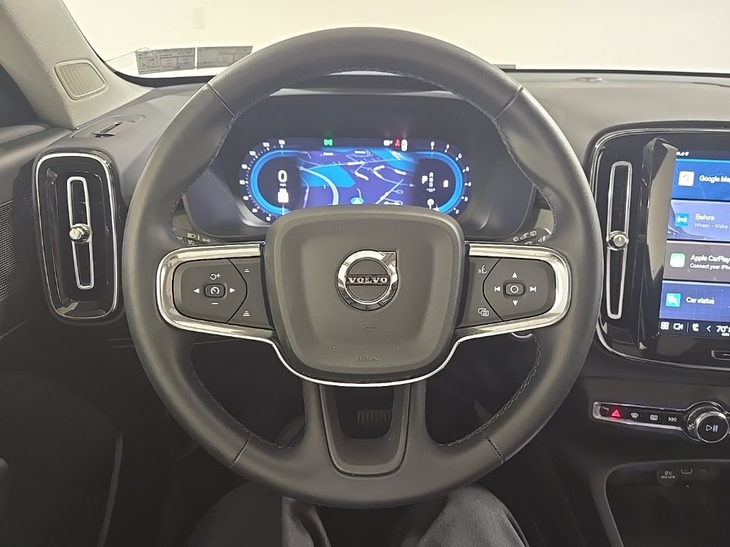 2025 Volvo XC40 Plus photo 8