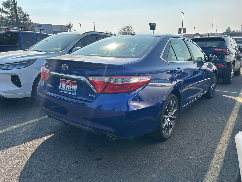 2016 Toyota Camry XSE photo 2