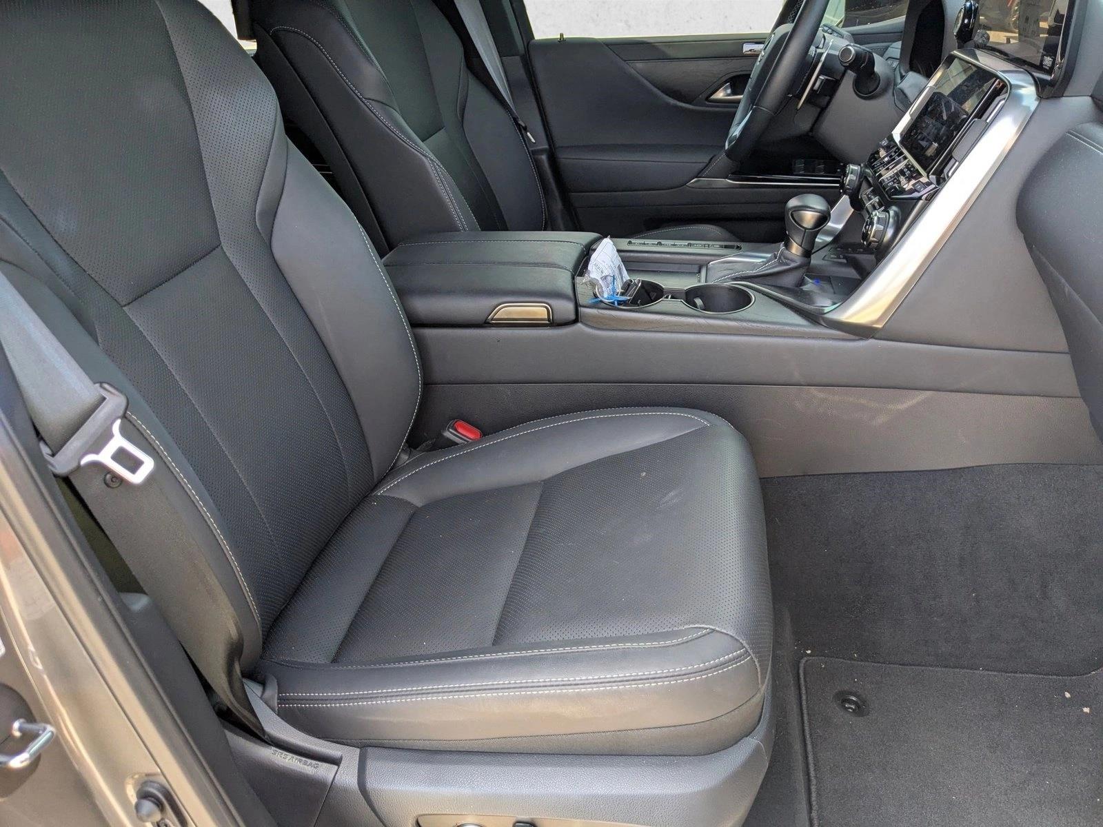 2024 Lexus LX 600 Luxury photo 19