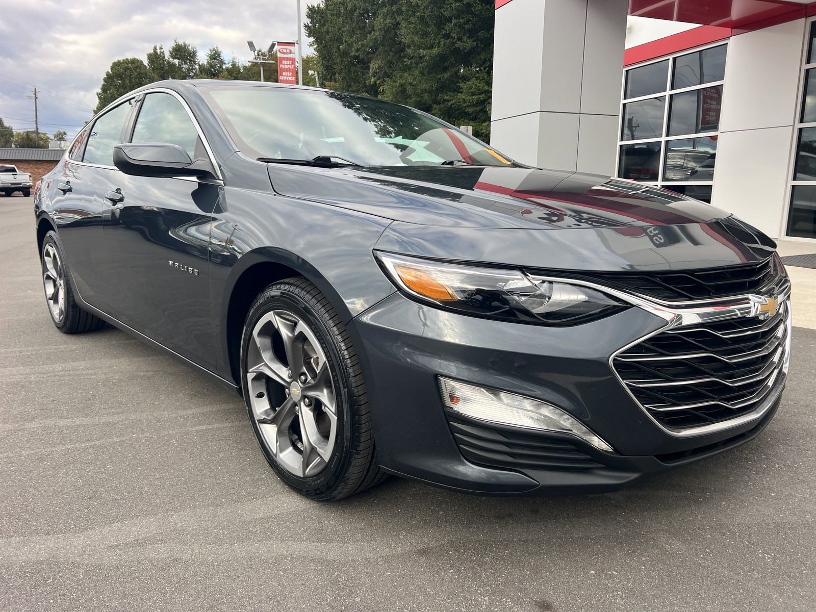 2021 Chevrolet Malibu photo 2