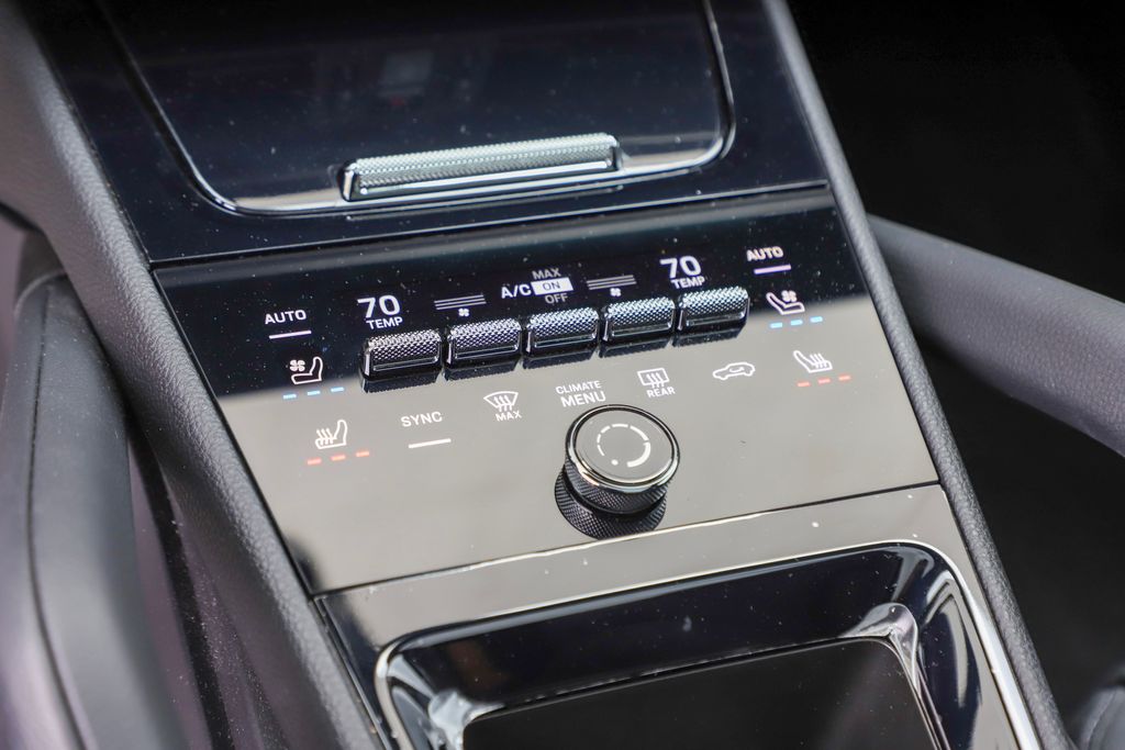 2024 Porsche Cayenne Coupe Base photo 25