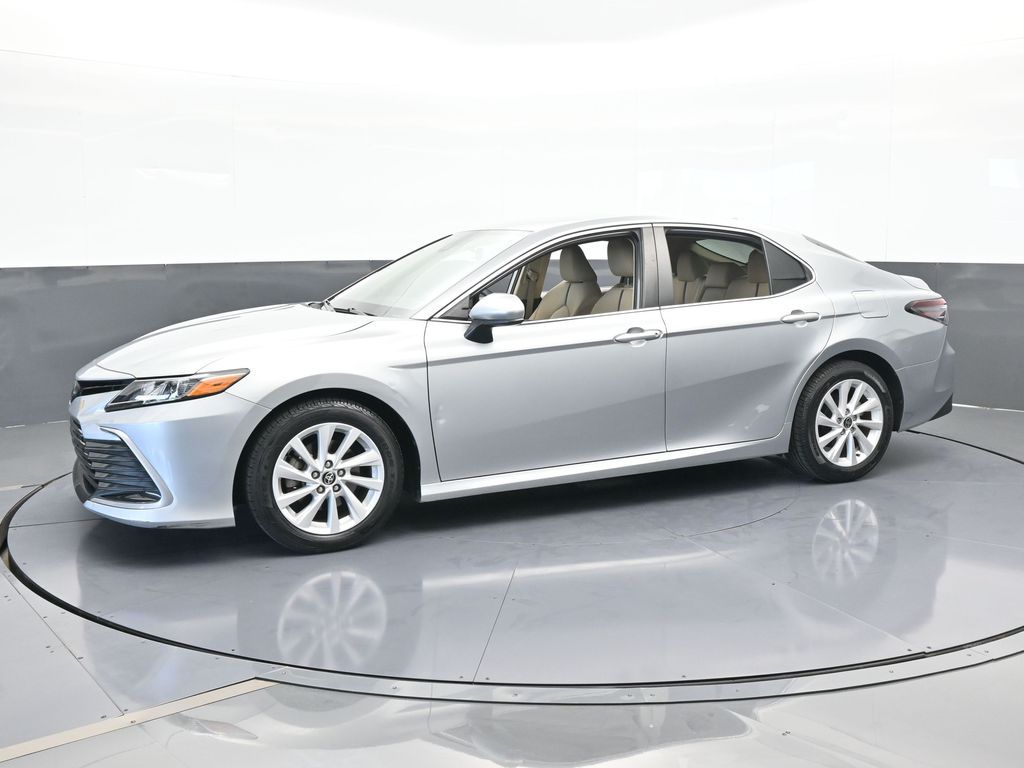 2022 Toyota Camry LE photo 2