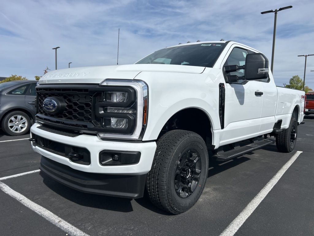 2026 Ford F-350 Super Duty XL's photo