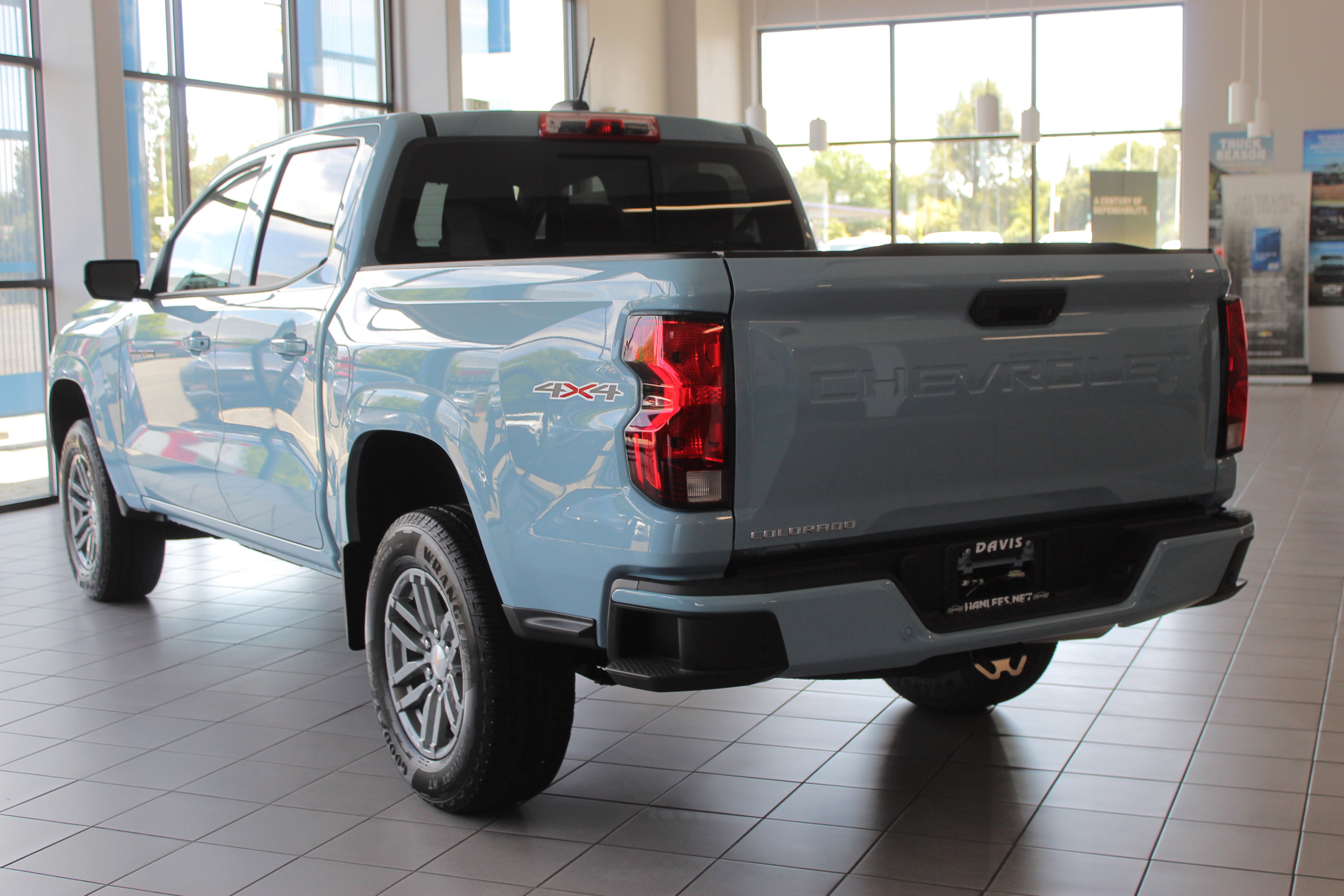 2025 Chevrolet Colorado Work Truck LT photo 6