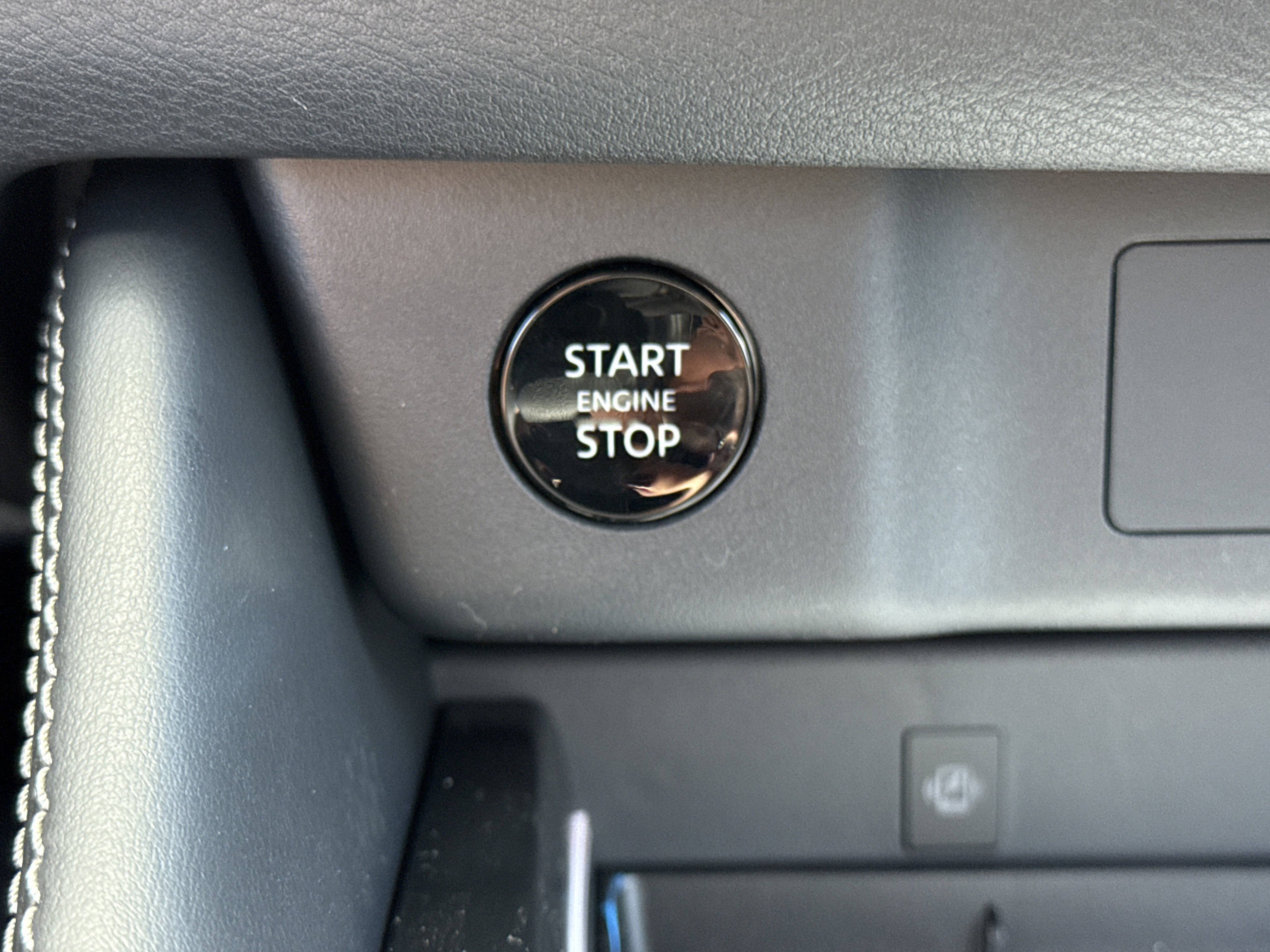 2026 Nissan Rogue Platinum photo 7