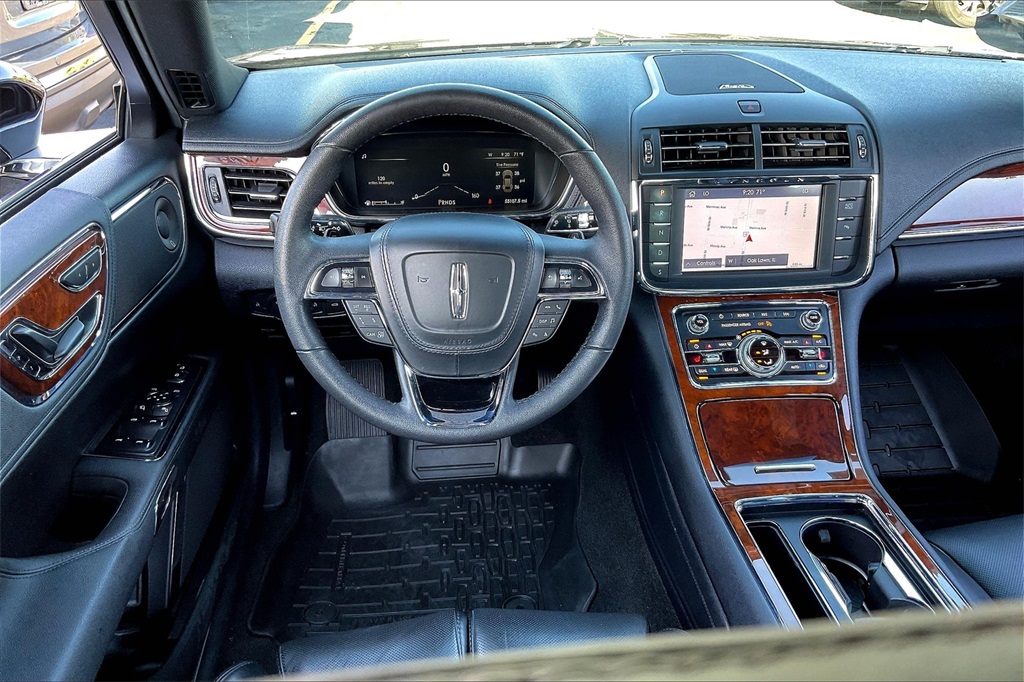 2020 Lincoln Continental Standard photo 2