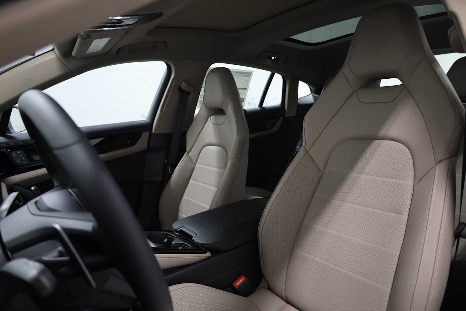2025 Porsche Panamera 4 photo 5