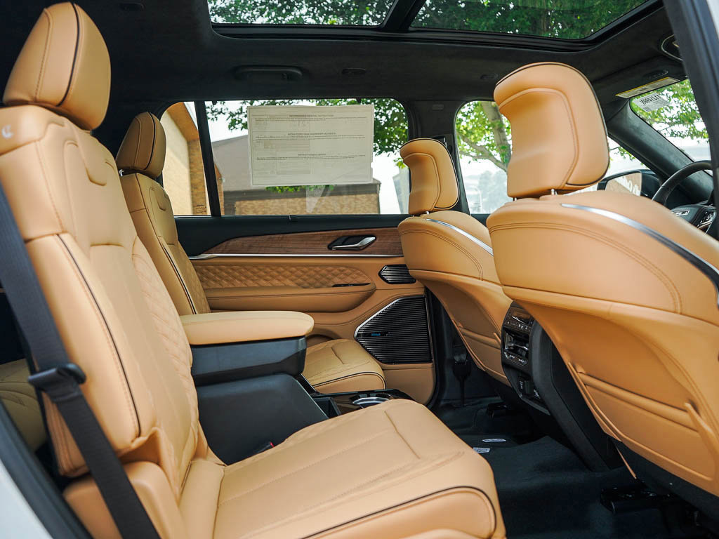 2025 Jeep Grand Cherokee L Summit photo 11