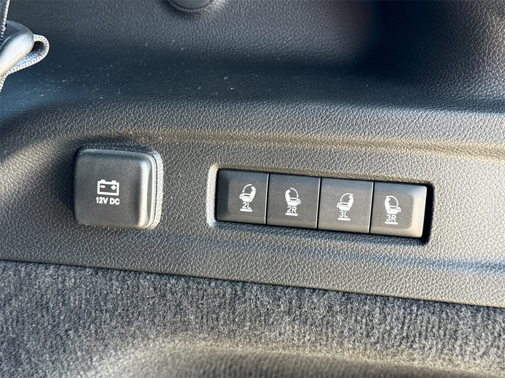 2025 Jeep Grand Cherokee Overland photo 14