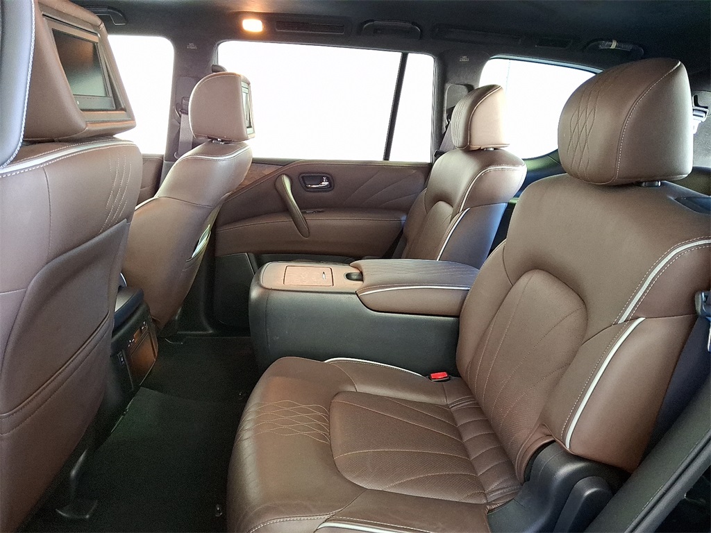 2015 Infiniti QX80 Limited photo 11
