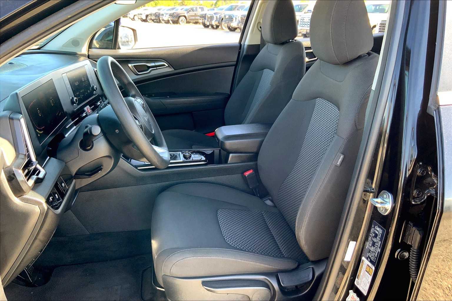 2024 Kia Sportage LX photo 7