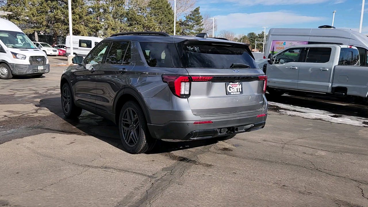 2025 Ford Explorer ST-Line photo 3