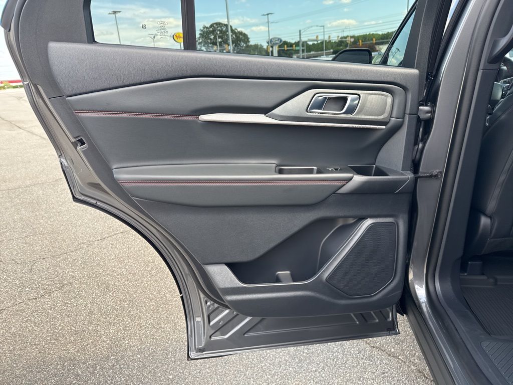 2025 Ford Explorer ST photo 15