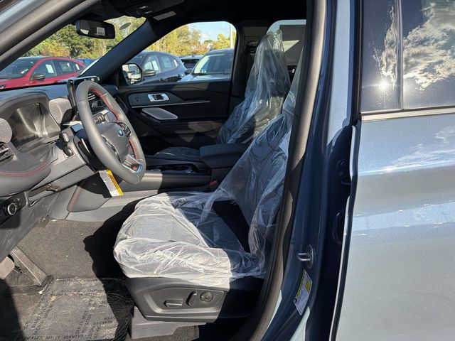 2025 Ford Explorer ST photo 4