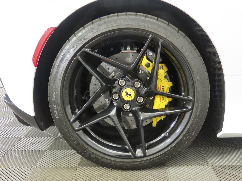 2022 Ferrari F8 Spider Base photo 34