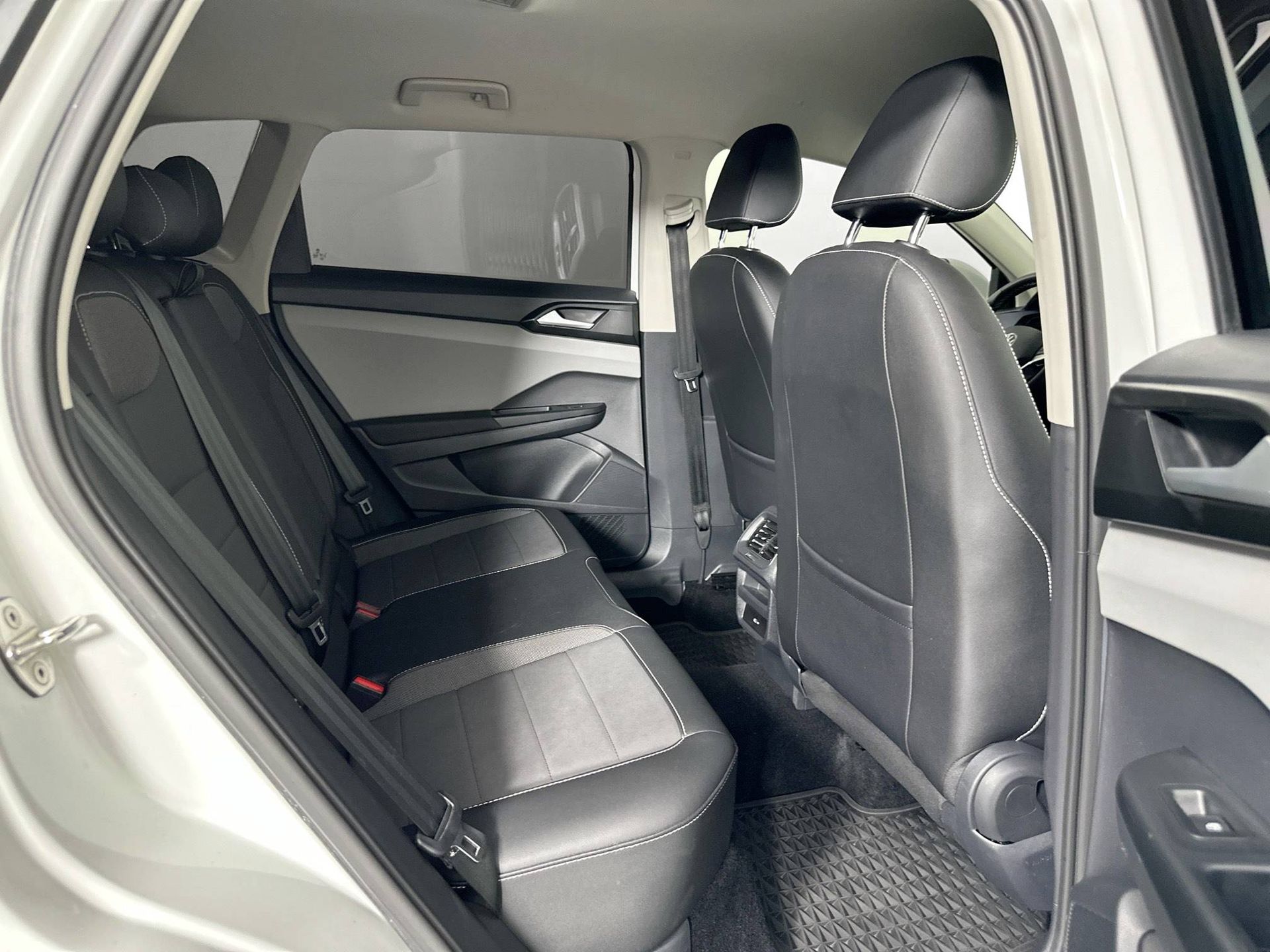 2022 Volkswagen Taos SE photo 18