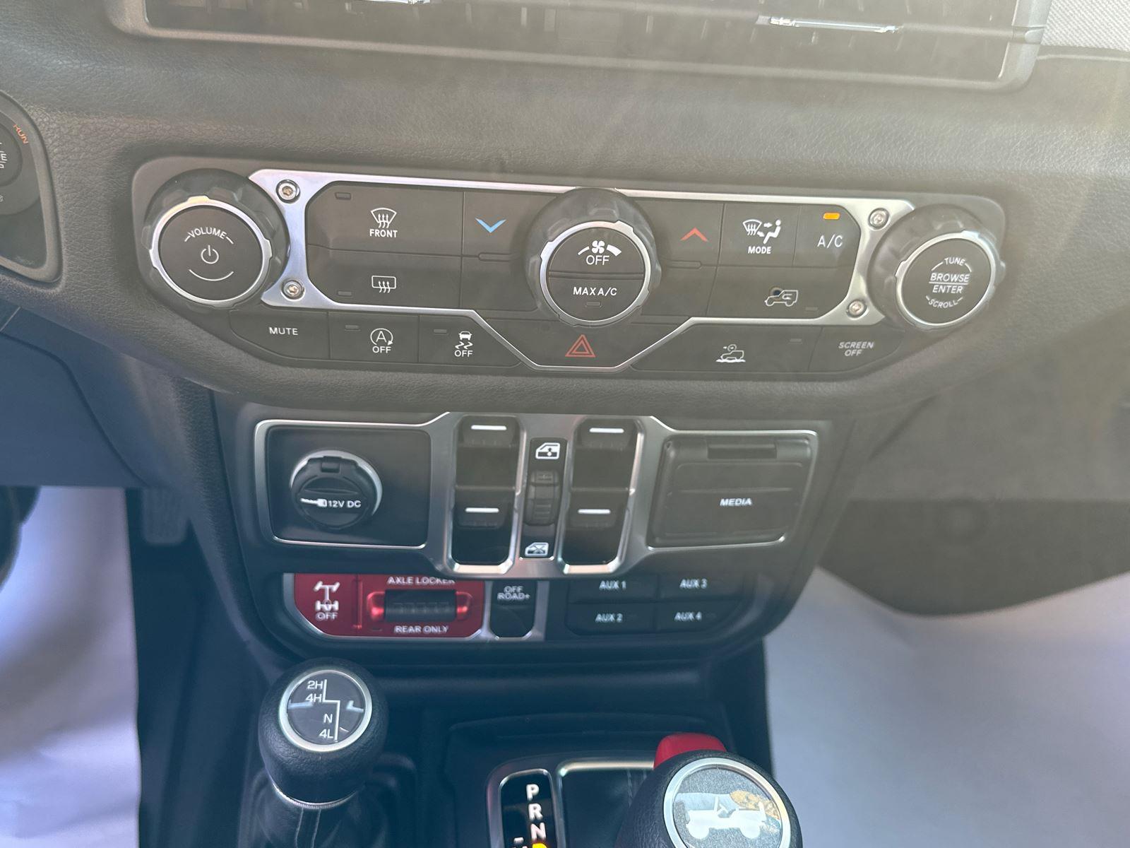 2025 Jeep Wrangler Willys photo 19