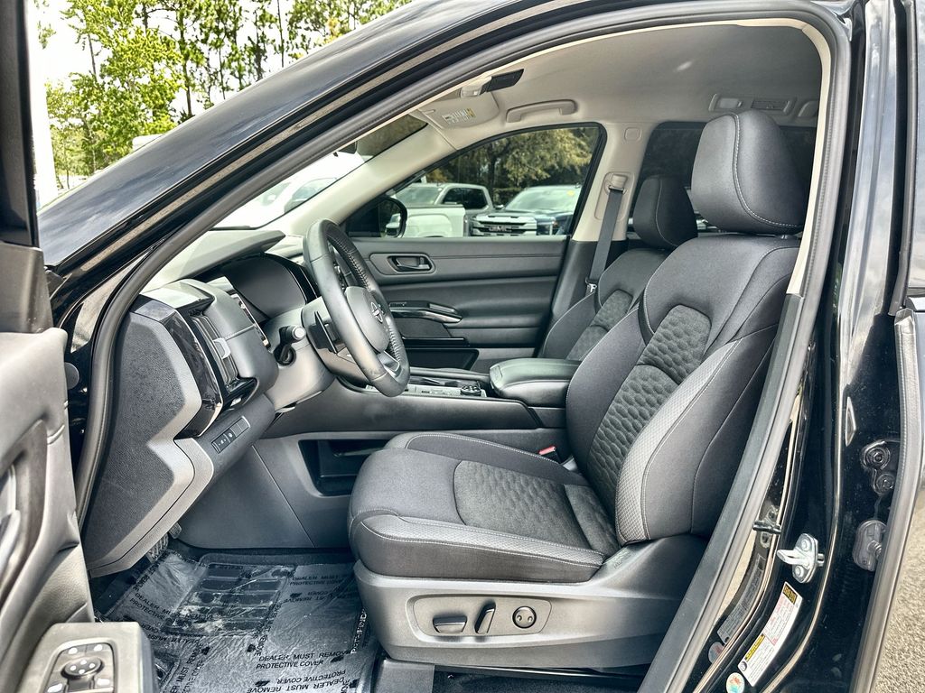 2024 Nissan Pathfinder SV photo 18