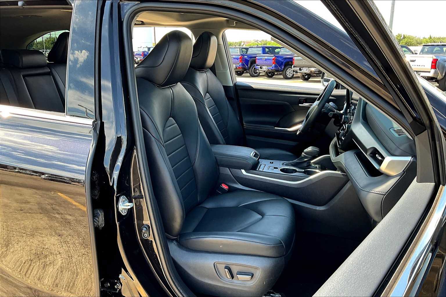 2021 Toyota Highlander XLE photo 8