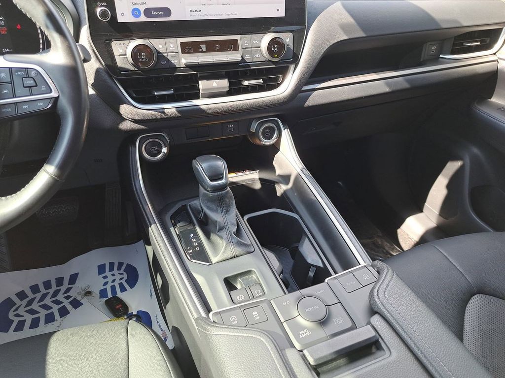 2024 Toyota Grand Highlander XLE photo 18