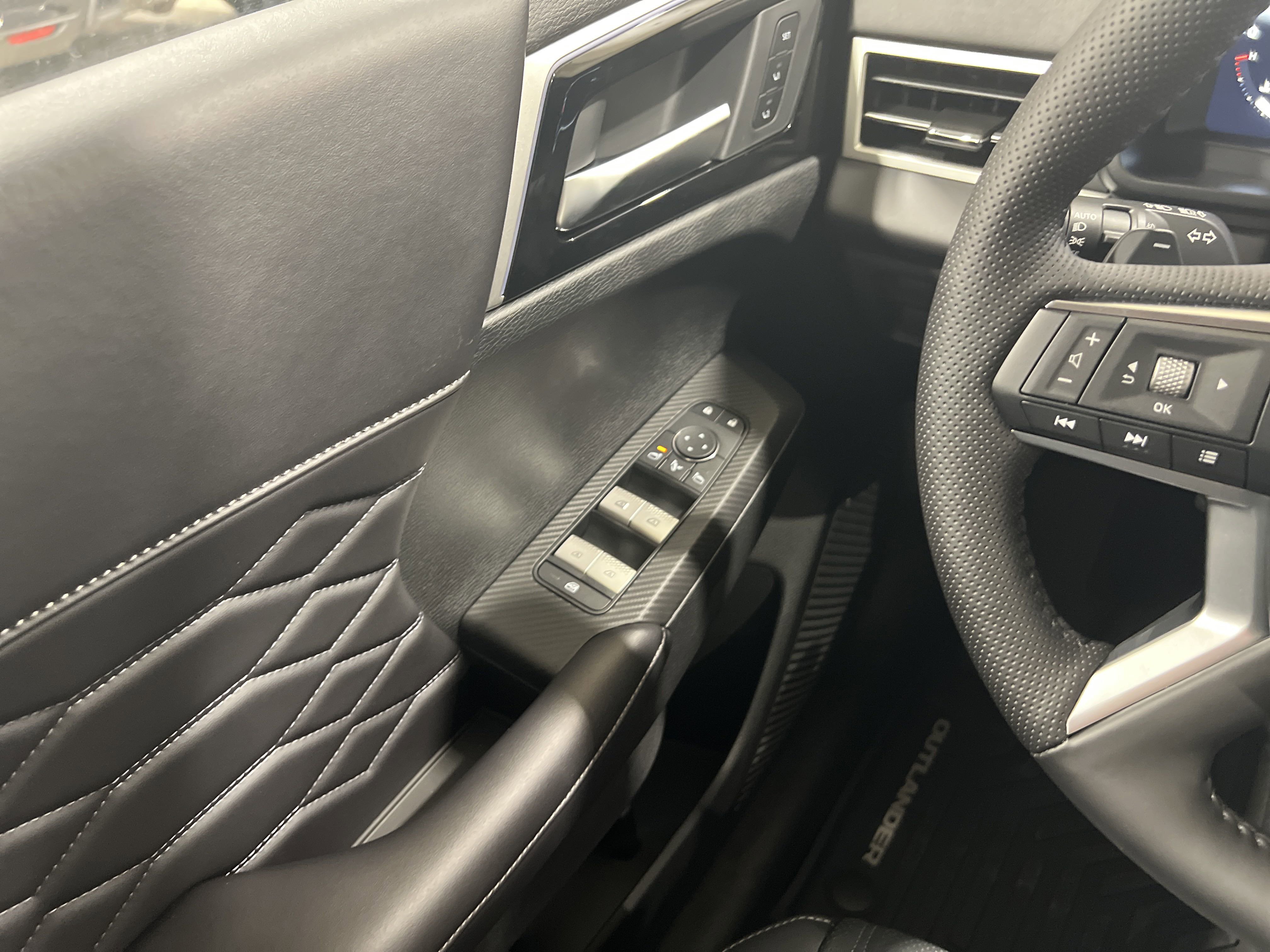 2025 Mitsubishi Outlander SEL photo 20