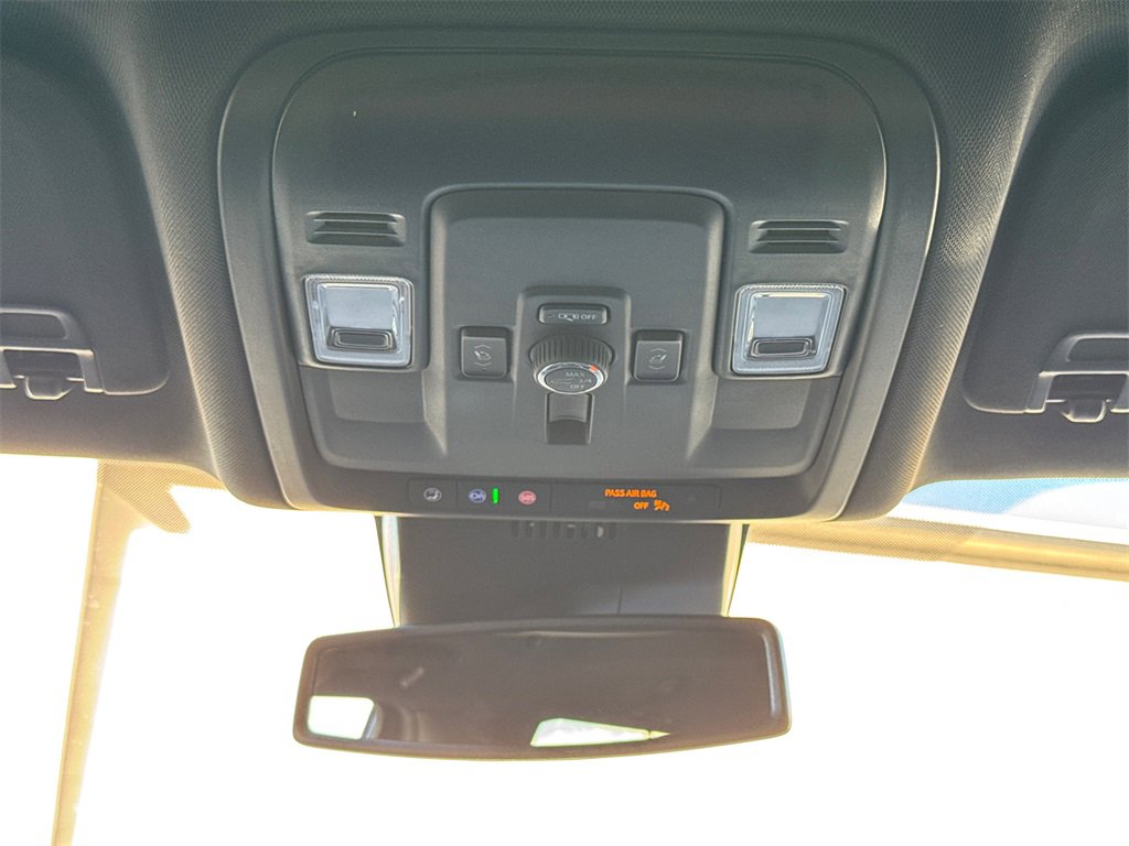2025 Chevrolet Tahoe Premier photo 13